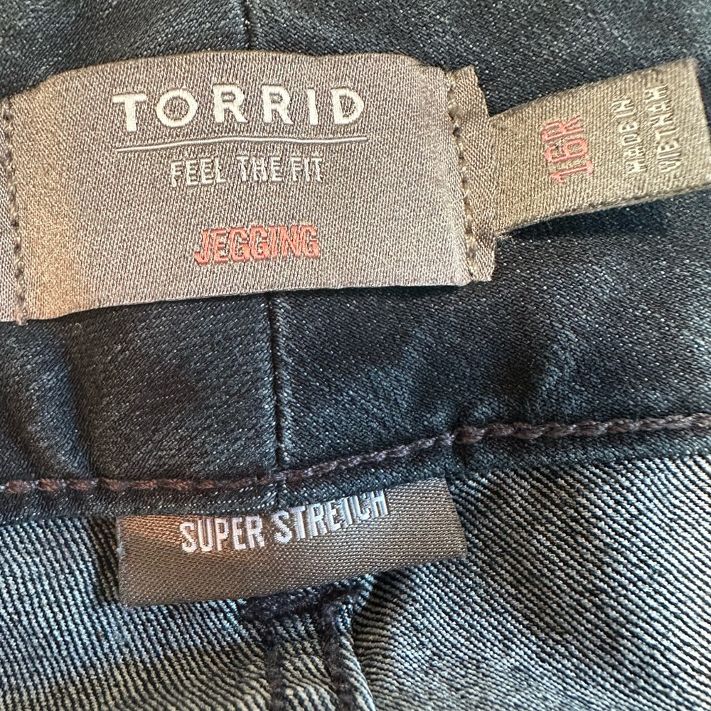 Torrid Super Stretch Jegging, Dark Wash, Size 16R, Lightly Used - Picture 4 of 5